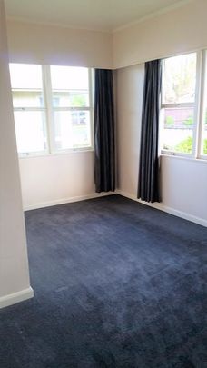 Sunny home - centrally located - Photo 1
