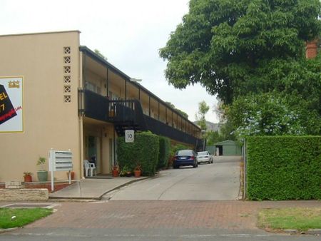 WELL LOCATED DOWNSTAIRS APARTMENT - Photo 4