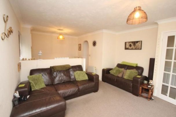 3 bedroom end of terrace house to rent - Photo 1