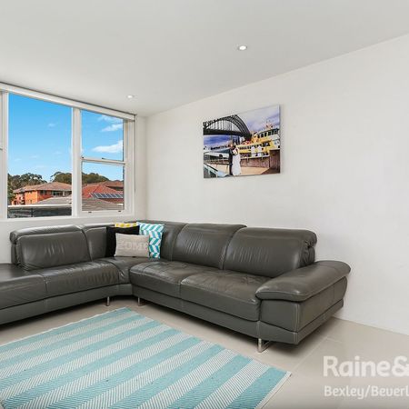 Modern two bedroom unit in prime location! - Photo 4