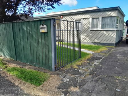 Spacious Home in Jellicoe Rd Manurewa! - Photo 5