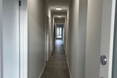 Near New 3 Bedroom Home! - Photo 5