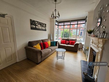 1 bedroom in a house share to rent - Photo 3