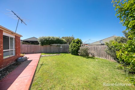 Fantastic Home In The Ashfield Estate! - Photo 5