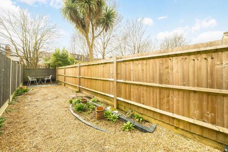 2 bedroom maisonette to rent - Photo 5