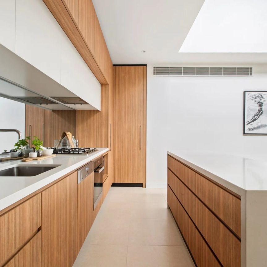 Luxurious Top-Floor Apartment in The Centre of Manly - Photo 1