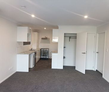 Newly renovated fully self-contained studio - Photo 3