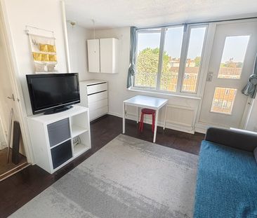1 Bed Flat, Amina Way, SE16 - Photo 4