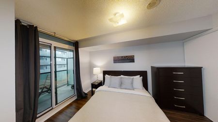 Grand Trunk Crescent - Photo 5