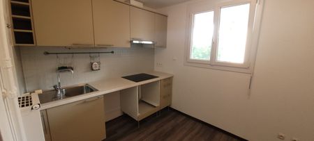 Location Appartement 4 pièces 80m² MARTIGUES 13500 - Photo 4