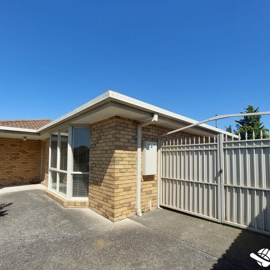 A Quiet and Perfectly Location Access to Freeway - Photo 1