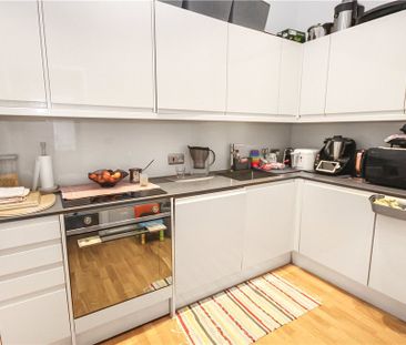 Staines Road West, Sunbury-on-Thames, Surrey, TW16 7FG - Photo 5