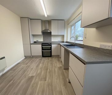 3 bedroom end of terrace house to rent - Photo 1