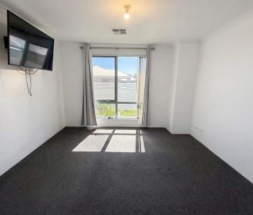 Exceptional Family Living at 9 Lockhart Street, Coodanup - Photo 5