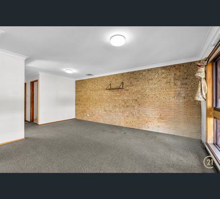 2/27 Myee Road, Macquarie Fields, NSW 2564 - Photo 2