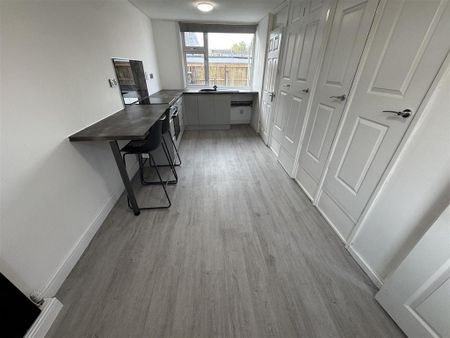 3 bedroom end of terrace house to rent - Photo 5