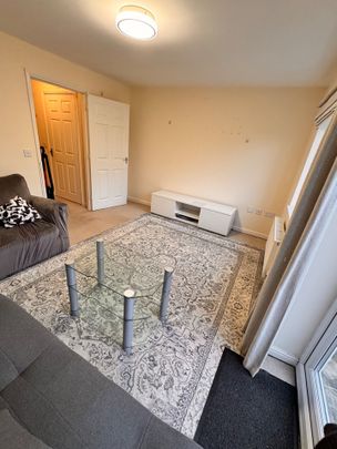 Room in a Shared House, Frank Birchill Close, M40 - Photo 1