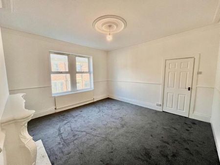 3 bedroom flat to rent - Photo 2