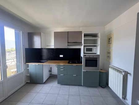 Location Appartement 4 pièces CHAMBERY 73000 - Photo 3