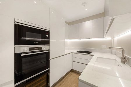 An exceptional, immaculate studio of 383 sq ft with private decked patio situated on the lower ground floor of this beautifully maintained period residential building. EPC rating: C - Photo 5