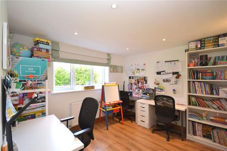 4 bedroom semi-detached house to rent - Photo 5