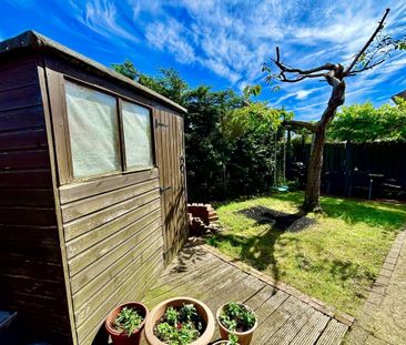 Christopher Close, PETERBOROUGH - Photo 3