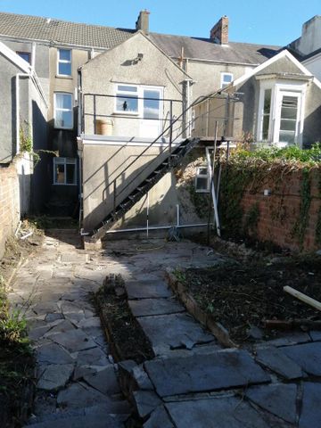 2 bedroom flat to rent - Photo 2