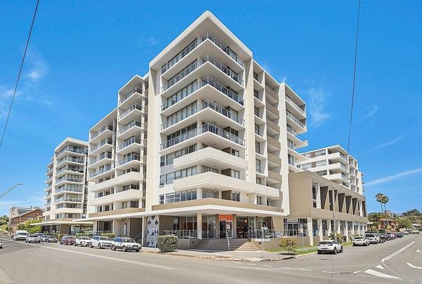 Stylish Sixth-Floor Apartment in Prime Location - Photo 1