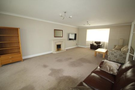 5 bedroom bungalow to rent - Photo 3