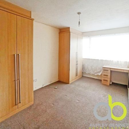 Bryon Gardens, Tilbury, rm18 - Photo 3