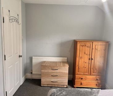 1 bedroom in a house share to rent - Photo 3