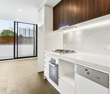 Modern 1-Bedroom Apartment walk to Westfield - Photo 1
