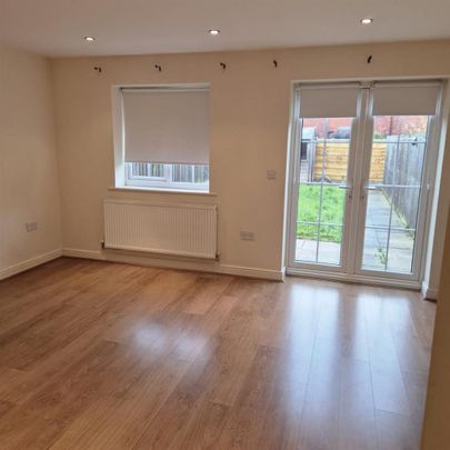 3 bedroom terraced house to rent - Photo 1