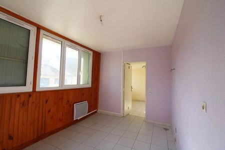 Location Appartement 2 pièces 45m² ST PIERRE LE MOUTIER 58240 - Photo 3