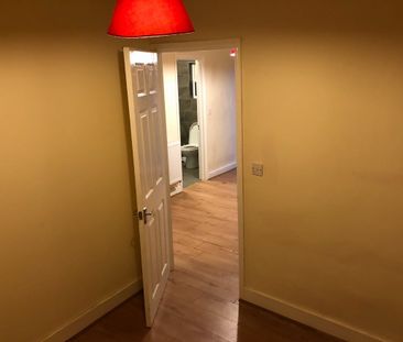 2 Bed Flat, Brook Road, IG2 - Photo 2