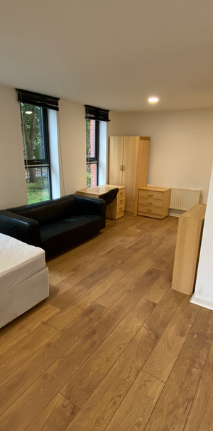 Studio to rent - Photo 1