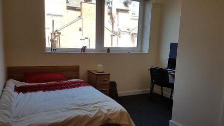 4 bedroom flat to rent - Photo 5