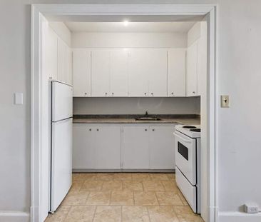 1 Bedroom - Photo 2