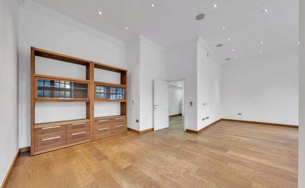 Bracknell Gardens, Hampstead - Photo 1