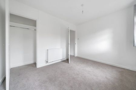 2 Bedroom House - Sussex Street, Winchester - Photo 2