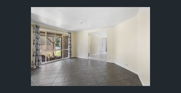 4 BEDROOM FAMILY HOME WITH AIR CON - Photo 1