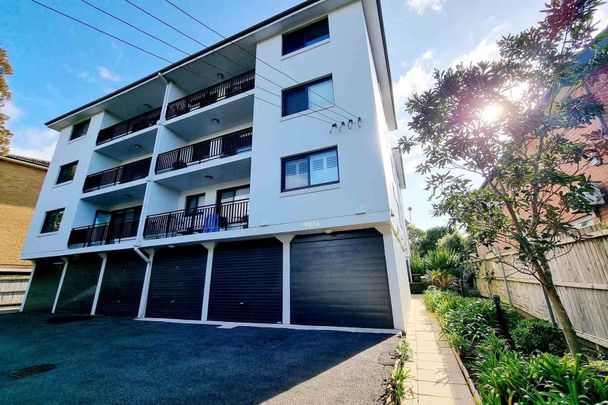 BRIGHT APARTMENT IN ULTRA CONVENIENT LOCATION - Photo 1