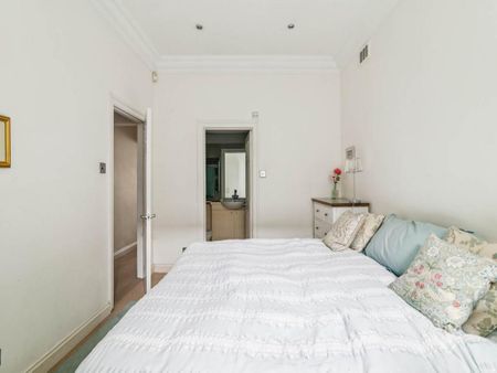 3 bedroom flat to rent - Photo 4