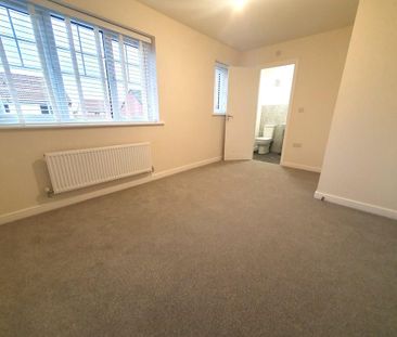 3 bedroom detached house to rent - Photo 2