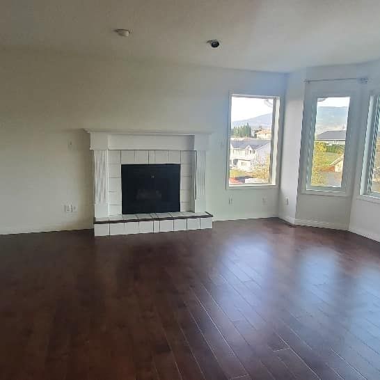 Summerland Gem: Large Upper Floor 3 bed, 2 bath - Photo 1