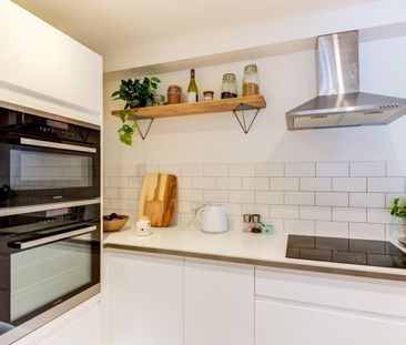 2 Bed Flat, Vine Street, BN1 - Photo 2