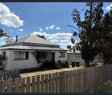 Large Yard & Flexible Living – 2 Bedroom Home with Sunrooms - Photo 1