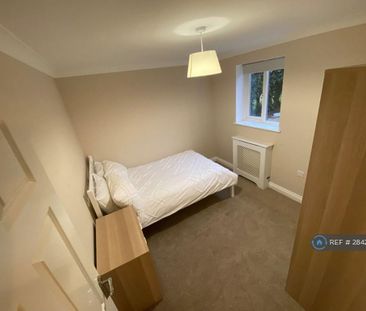 1 bedroom in a house share to rent - Photo 2