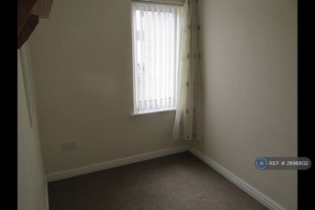 3 bedroom end of terrace house to rent - Photo 3