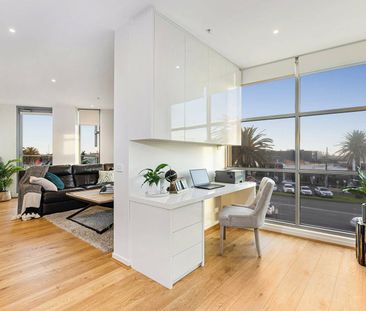 Light-Filled Apartment in Prime Beachside Location - Photo 3